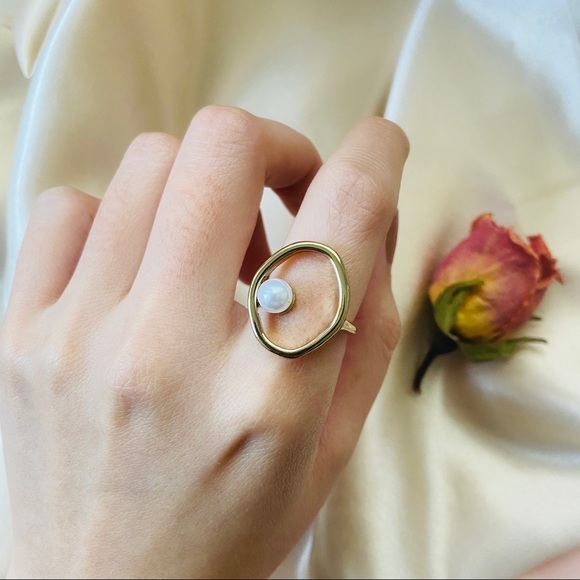 Pearl Ring Size7 Elegant Ring - Picture 2 of 7
